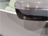 ドアミラーにはLEDウインカーが埋め込まれており、対向車からの視認性を高めております。