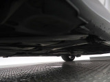 気になる中古車の下廻り。もちろん、納車時には整備スタッフによる点検を実施致しますので安心してご購入いただけます。