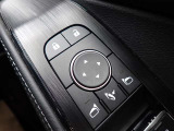 電動格納式ドアミラーですので運転席からドアミラーの調節が可能ですので非常に便利です♪