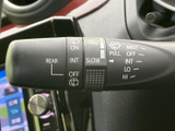 雨天時や視界不良時の運転をサポートするワイパーの操作は、レバー一つで簡単に行えます。多様な運転状況に対応できる、多彩なモードを搭載しています。