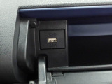 USBポートはスマートフォンの充電などにご利用いただけます♪