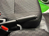 乗り降りの多いユーザーに配慮したオーソドックスなハンド式サイドブレーキ