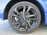 タイヤサイズは、225/40R18です。
