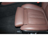 長時間の運転でも疲れにくく、オーナー様の事だけを考えて作成したBMWならではのとっておきのシートです。