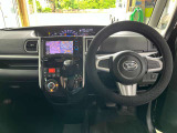 インテリアに合わせたデザインのステアリングは、運転される方のことも考え、運転しやすい形状、大きさです。是非一度、実際に触ってお確かめください。