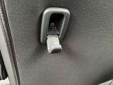 ちょっとした小物をひっかけることができるフック付き!車内をスッキリ保つことができます