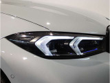 BMWでは古くから4つのリングが伝統のヘッドライトで御座います。