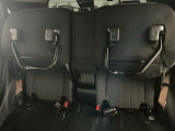 リアシート座面を持ち上げると、背の高い荷物を積むのに便利なトールモードに変身します!多彩なシートアレンジで使い勝手良好!