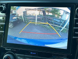 【バックカメラ】駐車時に後方がリアルタイム映像で確認できます。大型商業施設や立体駐車場での駐車時や、夜間のバック時に大活躍!運転スキルに関わらず、今や必須となった装備のひとつです!