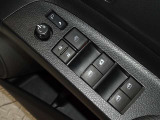 電動格納式ドアミラー・パワーウインドウを装備しています。