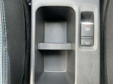 運転席と助手席の間にドリンクホルダーがある為、とても便利です☆