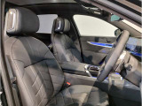 【コックピットシート】BMW車の主役席。車体中央にくる様に配置し車両重心とが一致する事でドライバーと車との一体感あるドライビングを実現。人間工学に基づき形成した形状が長時間のドライブ疲労も軽減します!