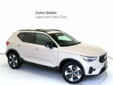 Volvo Cars appで車にリモートアクセスして、空調機能の操作や車の施錠・開錠、ソフトウェア更新などが可能です。エアコンやシートヒーターを操作して、出発前に車内を快適な温度に整えられます。
