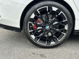 国道1号線に沿い横浜市営地下鉄「三ッ沢上町駅」から徒歩約10分。 BMW Premium Selection 横浜三ッ沢店 / 〒240-0062神奈川県横浜市保土ヶ谷区岡沢町322-3 / TEL:045-612-8488