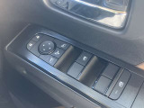全席パワーウィンドウとなっています。運転席はオートになっているのでワンタッチ開閉することが出来ます。