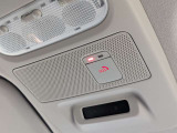 急病や万が一の事故の際に、ボタンひとつでオペレーターへ接続できるSOSコール!運転中の「もしも」の時にも安心のサポート装備です。