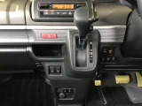 操作しやすいセンターパネル周り運転中でも一目で見やすく操作感に優れています