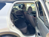 後部座席への乗り降りもスムーズに行えます。家族みんなで快適なドライブを楽しめるでしょう。