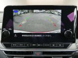 ギアを『R』に入れた後、カメラボタンを2回押すと、ナビ画面に後方の映像を映してくれるので、駐車がし易くなります。