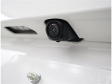 バックカメラが付いているので後方確認が非常にしやすいです。今や運転初心者も熟練者も必須装備!ついていて損はないですね♪