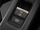 ◆センターロアボックス◆インパネ中央の下部には、ごみ箱としても使用する事ができるセンターロアボックスを装備しております。