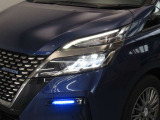 夜間走行の様々な局面に向けて、LEDヘッドランプで視認性をしっかり確保☆ハロゲンヘッドランプのおおよそ2倍の光量で、広範囲に明るくドライバーをサポートしてくれます。
