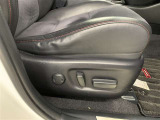 パワーシート搭載、微妙な調整が手軽にでき、ピッタリのポジションで運転することが可能です。