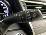 車外の明るさによって自動で点灯・消灯するオートライトも搭載