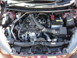 エンジンルーム内の写真です。