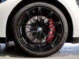 アウトバーンでの走行を見据えたBMWのブレーキシステムはもしもの時にもいち早くマシンを停止してくれます。