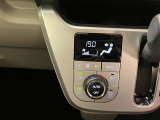 オートエアコンの温度設定等の操作スイッチです。外の天気や気温に合わせて車内を自分に合った温度設定にすることが出来るので快適なドライブが楽しめますよ!!