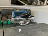 品質へのこだわり!フロアマットやシートなど車内をキレイに清掃し、ニオイや汚れなどを徹底的にクリーニングしてもらっております。室内はピカピカです☆