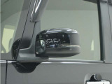 ◆ドアミラーウインカー◆ドアミラーにウインカーを装備しています。対向車に自身の進行方向を合図し安全に運転できます。