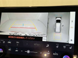 バックモニター付なので後退時に後方が見えるので安心。 車は構造上、死角がたくさんなので万が一を考えると必須ですね。 あくまで補助の為の装備、バックは目視で確認する事が重要ですよ。