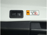パワーバックドア装備!リヤゲートのスイッチを押すだけでバックドアが閉まります!運転席周りからも開閉の操作ができます♪