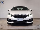 【BMWの伝統】BMWの特徴的な&ldquo;キドニーグリル&rdquo;は、80年以上続く伝統の形でございます。変わらないこだわりのデザインが、プレミアムブランド&ldquo;BMW&rdquo;を創り出します。