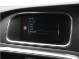 【SENSUS】USB/HDD/Bluetooth/TVなど多彩なメディアソースに幅広く対応。スマートフォンと連携すればハンズフリートークも可能です。