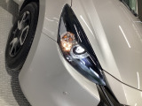 LEDヘッドライト装備!明るい白色光で夜間走行時の高い視認性を確保し、LEDならではの省電力化で低燃費にも貢献しています。