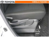運転席シート上下アジャスター付き。ドライバーの背丈に合わせて調整できます。
