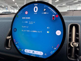 デジタルスピードメーター、航空機のコックピット操作箇所と同じ配色で目が疲れにくいように設計されてます。