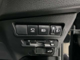 フロントにカメラが付いているので低速走行時や狭い場所での接触防止に役立ちます。