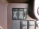 両側電動スライドドアを装備しています。狭い駐車場でも安全に開閉でき、さらに間口が広く乗り降りもし易いですよ。