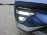 LEDライト&フォグランプ。雨の日や夜道でもしっかりと視界を確保し、安心して運転していただけます