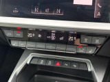 左右独立温度調整機能が付いたオートエアコンを装備しています。直射日光の当たるシートのみ温度を下げることができ快適な室内環境を提供します。