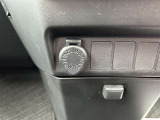 エアコンスイッチ下にシガーソケットが付いています!充電用に使用したり電装品の電源としても使うことができます♪