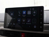 スマートフォンとの連携を可能にした9インチのディスプレイオーディオが搭載。フルセグTV、AM/FM、Bluetooth/USB/HDMI入力に対応してます。