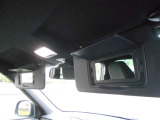LEDのルームランプ☆運転席&助手席バニティミラー付き♪