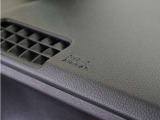 ◆助手席エアバッグ◆SRSエアバッグは、シートベルトだけでは防ぎきれない衝突時の衝撃から乗員を守るための安全装置。衝突時に瞬時に膨らみ、頭部や胸部がダッシュボードに直接衝突するのを防ぎます。