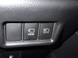 オートマチックハイビームとは、先行車や対向車のライトを認識し、ハイビームとロービームを自動で切り替える機能です。夜道の視界を確保します。詳細は販売店スタッフまでおたずねください。