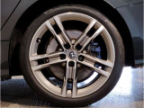 【BMWアロイホイル】軽量かつ強度に拘ったアロイホイル。走行性能ポテンシャルを引き出す設計。車の足元を引き締めてくれる大きなポイントはアロイホイルです。